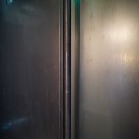 台東区蔵前の賃貸物件/鉄扉のハンドルも鉄製です