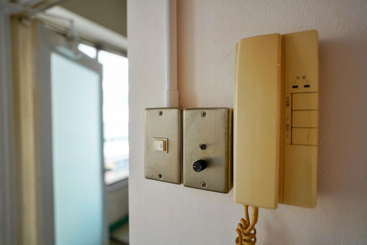 中央区築地の賃貸物件/スイッチプレートもかっこいい！調光のつまみは特注とのこと