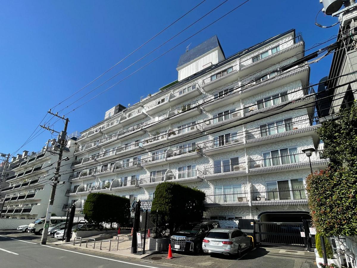 渋谷区南平台の売買物件/落ち着いた南平台の街にたたずむ、おなじみの秀和シリーズ