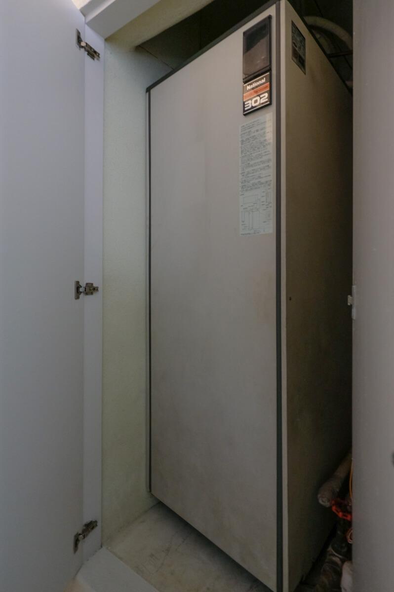 町田市大蔵町の売買物件/地下1階：もともと使われていた電気温水器ですが、今はもう使用していない状況（現状のまま引き渡し）