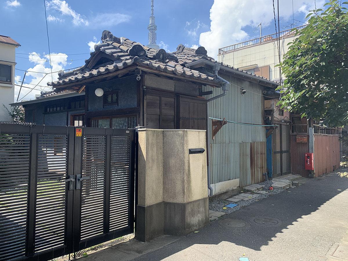 墨田区京島の賃貸物件/外観。ころんと可愛らしい平屋を4人でシェア