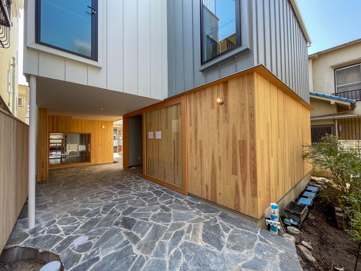 品川区西中延の賃貸物件/この小路に各住戸の土間が面している
