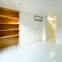 豊島区雑司が谷の賃貸物件/1F　西側6畳　壁が一面クローゼットになっているが、引き戸を閉めると完全に白壁