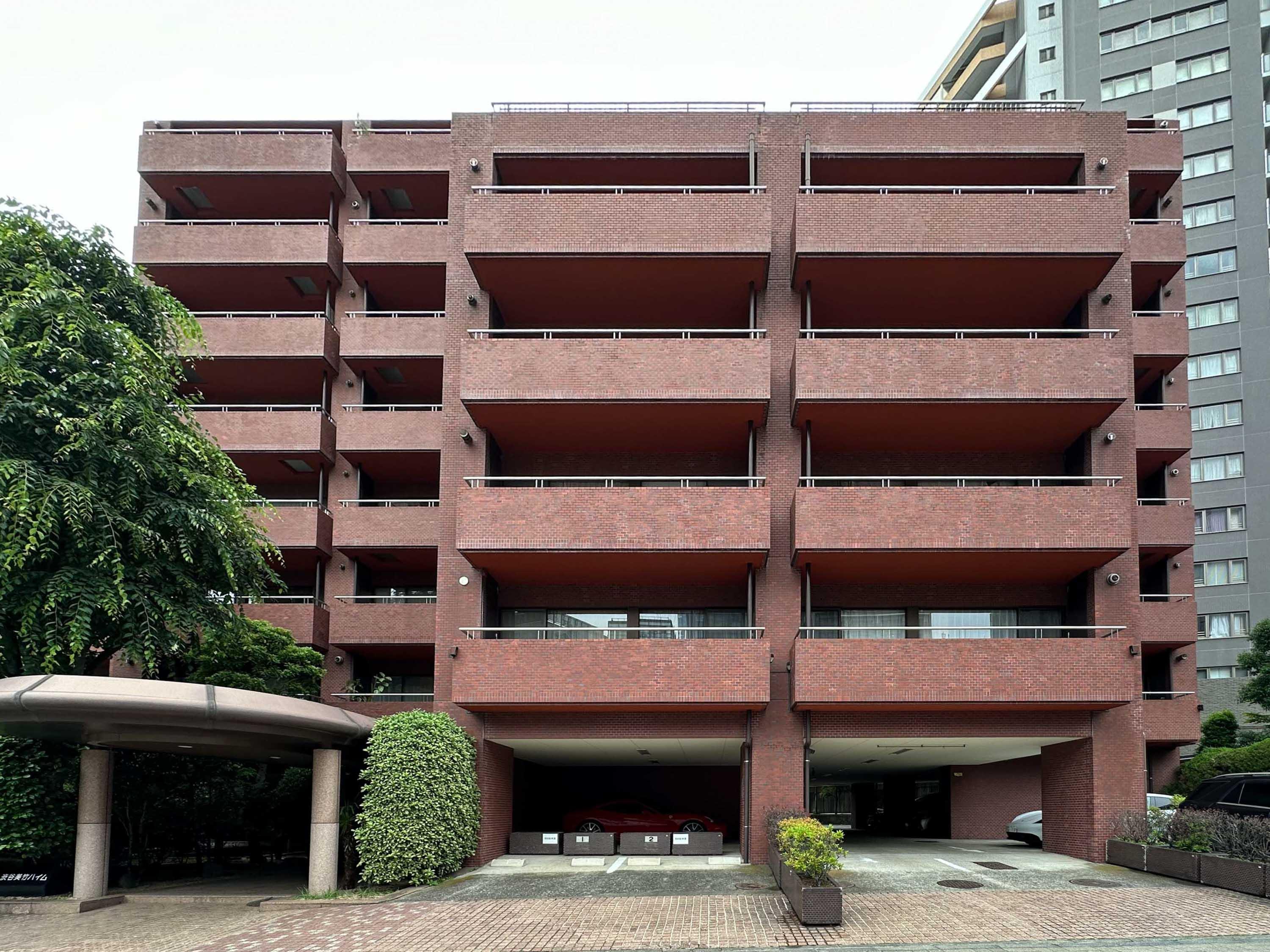 渋谷区渋谷の賃貸物件/レンガ造りの重厚なマンション