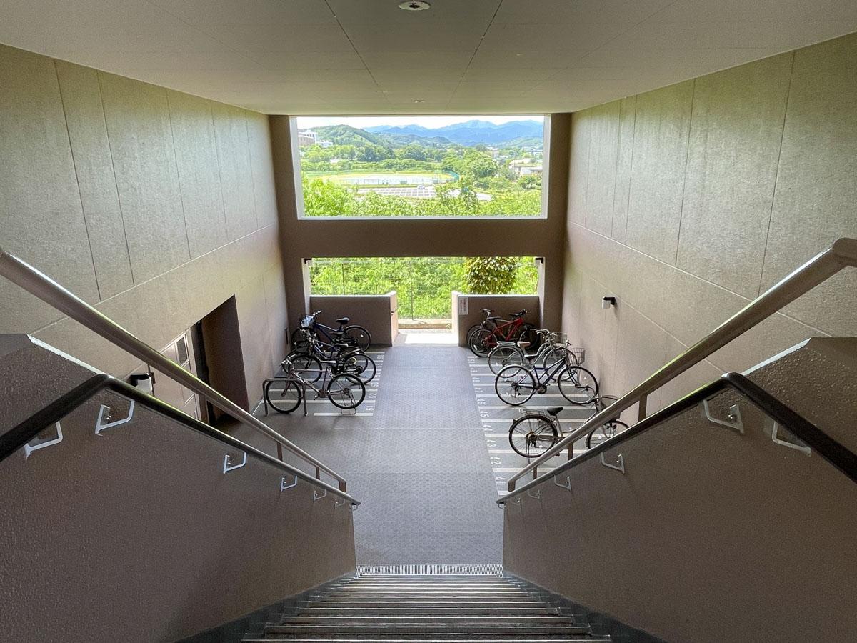 埼玉県入間市仏子の売買物件/絶景の自転車置き場