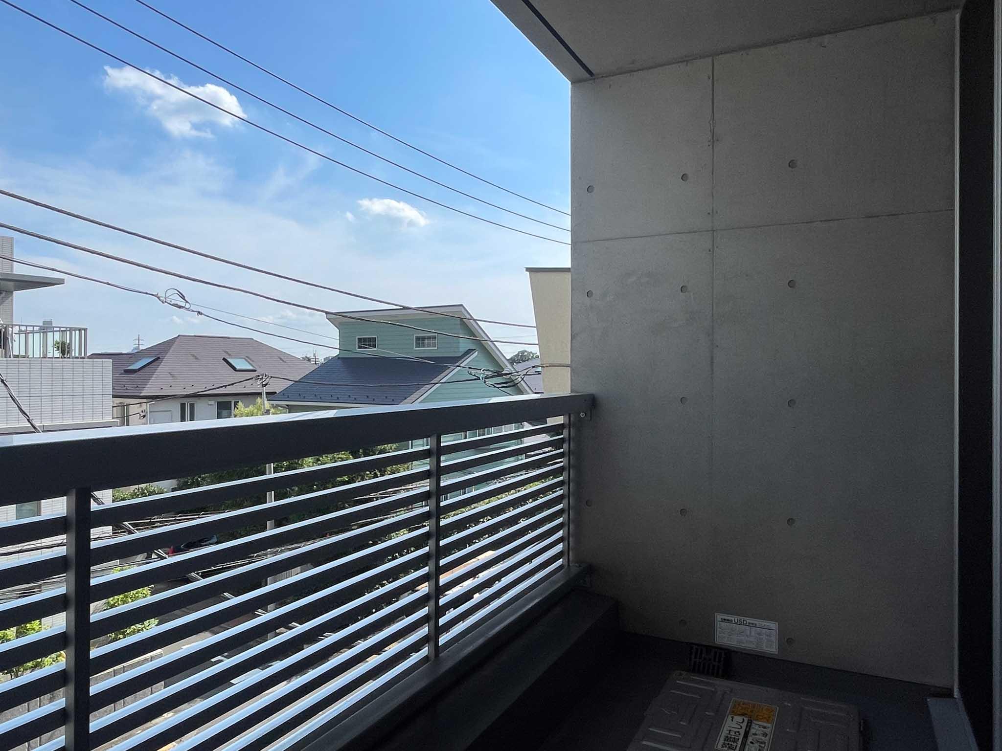 目黒区柿の木坂の賃貸物件/部屋の西側のベランダ