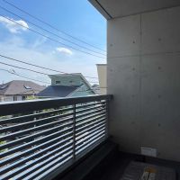 目黒区柿の木坂の賃貸物件/部屋の西側のベランダ