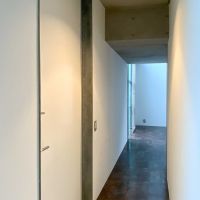 新宿区若宮町の賃貸物件/玄関はリビングと洋室両方に繋がっている