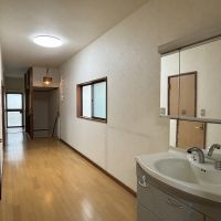 荒川区西尾久の賃貸物件/2階：廊下。広いので物は置けそう