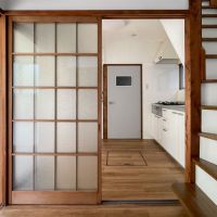 板橋区赤塚の賃貸物件/間仕切るけど光をちゃんと通してくれるガラスの入った建具