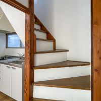 板橋区赤塚の賃貸物件/階段の踏み板も木製で馴染みよし