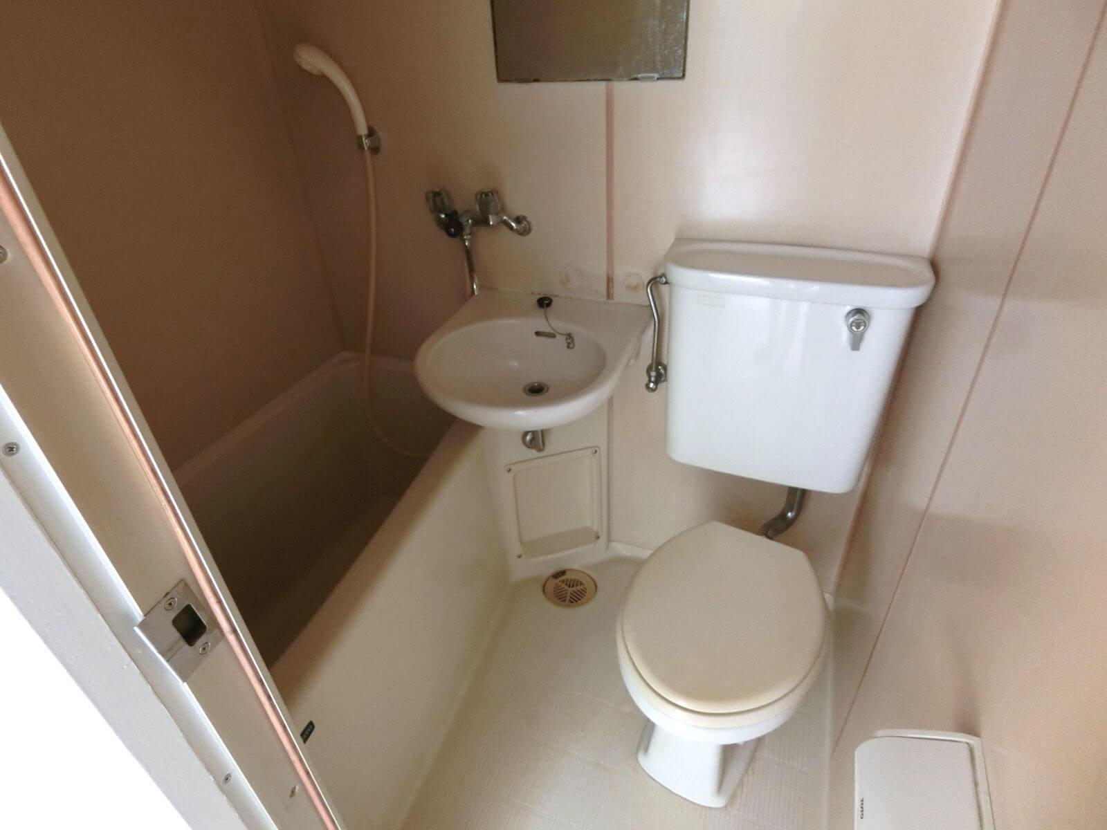大田区蒲田の賃貸物件/トイレはユニットバスの中