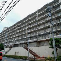 神奈川県川崎市高津区末長の賃貸物件/全戸南東向きで日当たりと眺望が良いレトロマンション