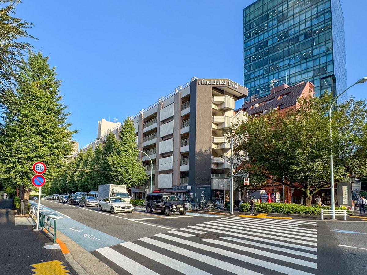 渋谷区神宮前の賃貸物件/千駄ヶ谷小学校交差点に立つビル