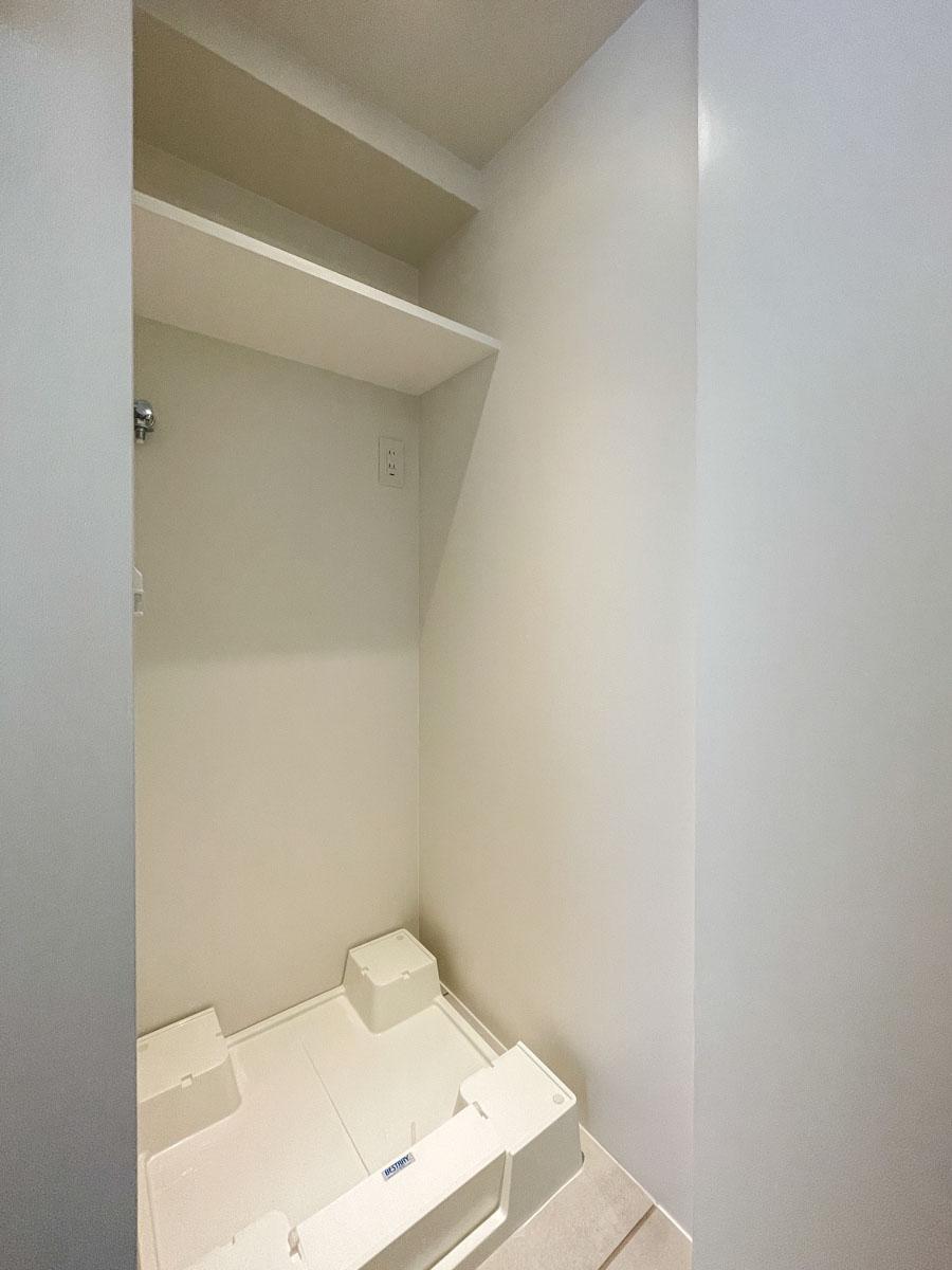 墨田区江東橋の賃貸物件/洗濯機置き場は扉付きで隠すことができる