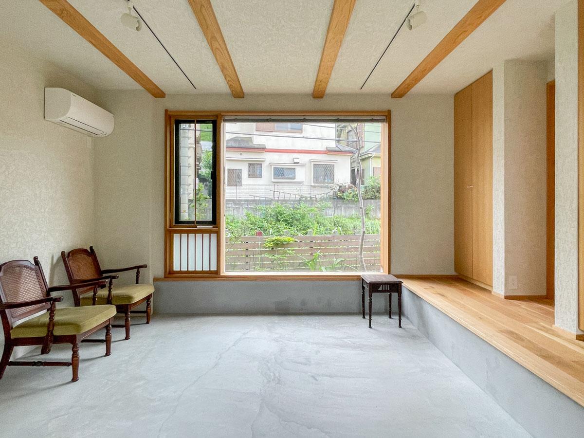 埼玉県入間市鍵山の売買物件/1階には広い土間スペース。小商いができるようにと、つくられたスペースです