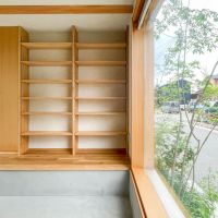 埼玉県入間市鍵山の売買物件/大きなガラス窓があって明るい空間。木製の枠に小物を並べても絵になりそう