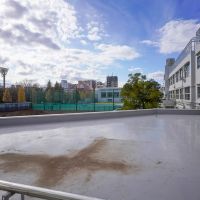 世田谷区池尻の賃貸物件/1階エントランス上のルーフバルコニー（工事中）。ここはベンチなどが置かれ、くつろぐスペースにもなります