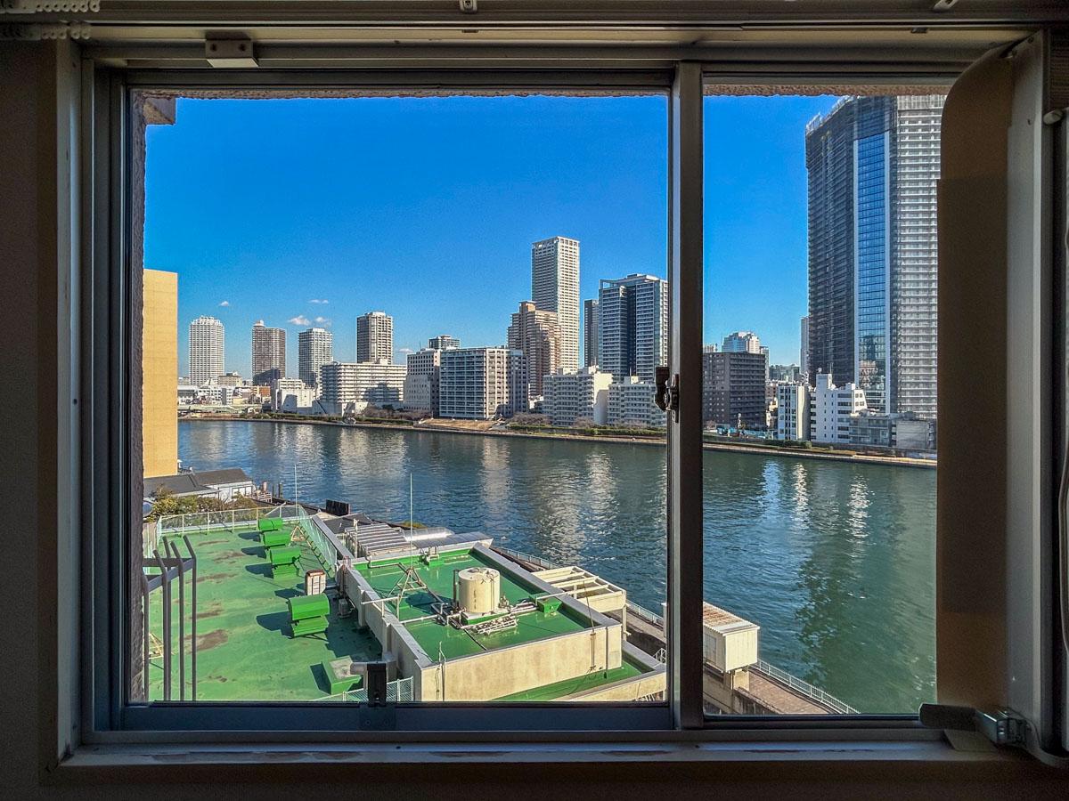 中央区築地の賃貸物件/5.5帖の洋室から見える景色もすてき