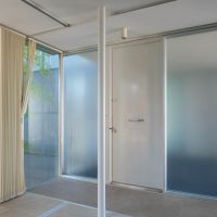 大田区北千束の賃貸物件/玄関スペース。間仕切りを使えばLDとゆるく区切ることができる