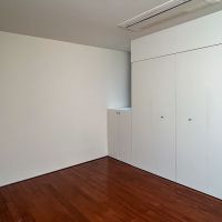 横浜市青葉区荏田北の賃貸物件/2階：ダイニングに比べて天井高は低めの落ち着いた個室