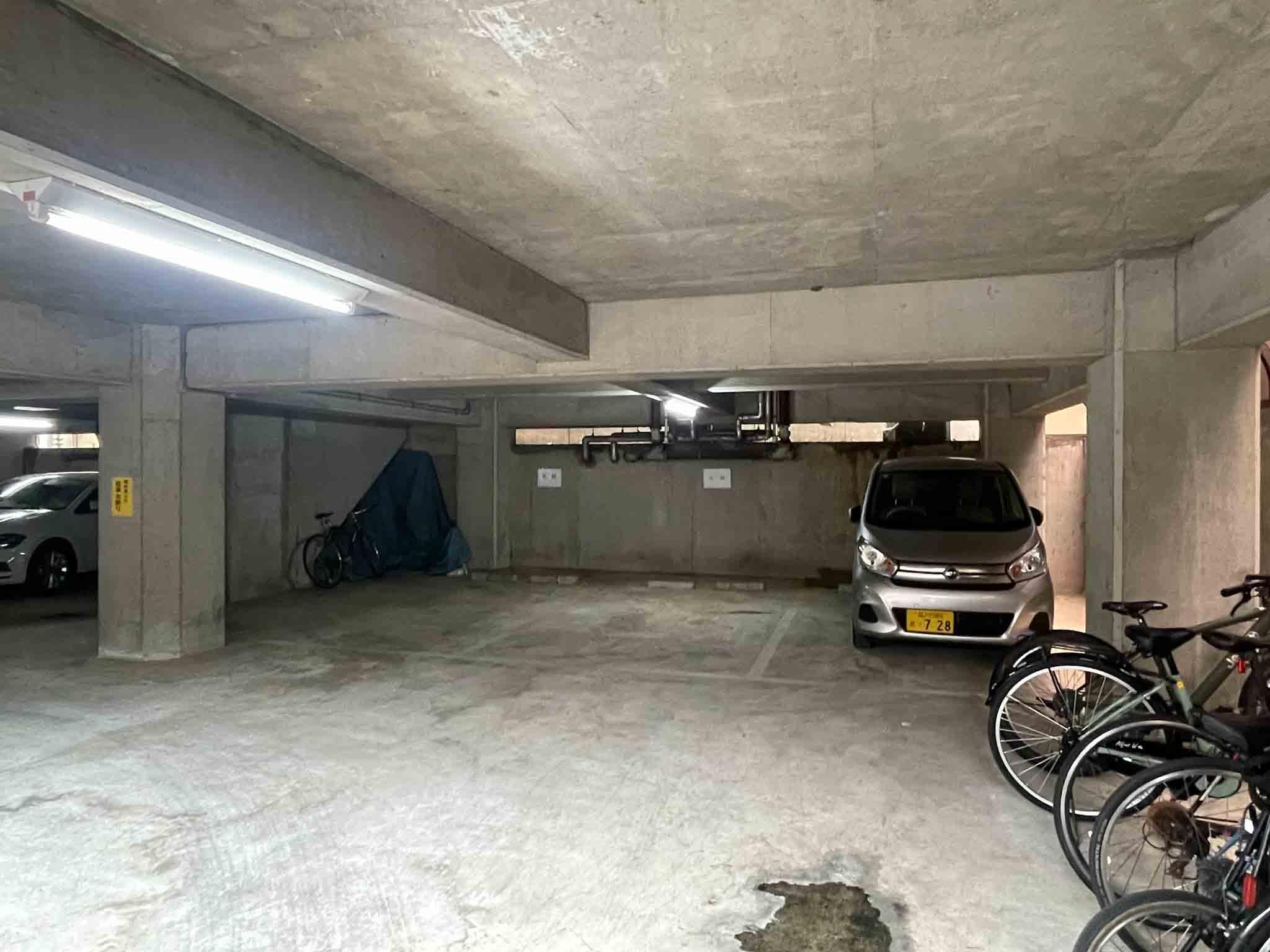 渋谷区幡ヶ谷の賃貸物件/半地下部分に駐車場・駐輪場があります（駐輪場は空きなし）