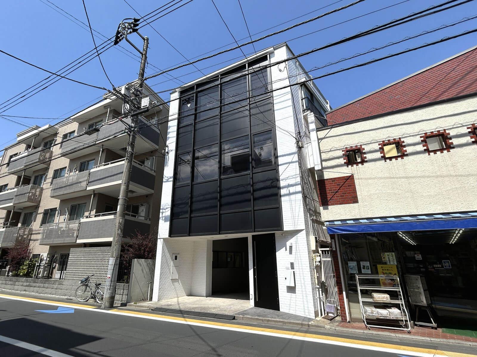 杉並区本天沼の賃貸物件/阿佐ヶ谷の住宅街、スマートな外観はお店のイメージを損なうことはなさそう