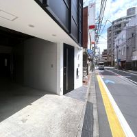 杉並区本天沼の賃貸物件/目の前はバス通り、車や人の流れはそれなりにあります