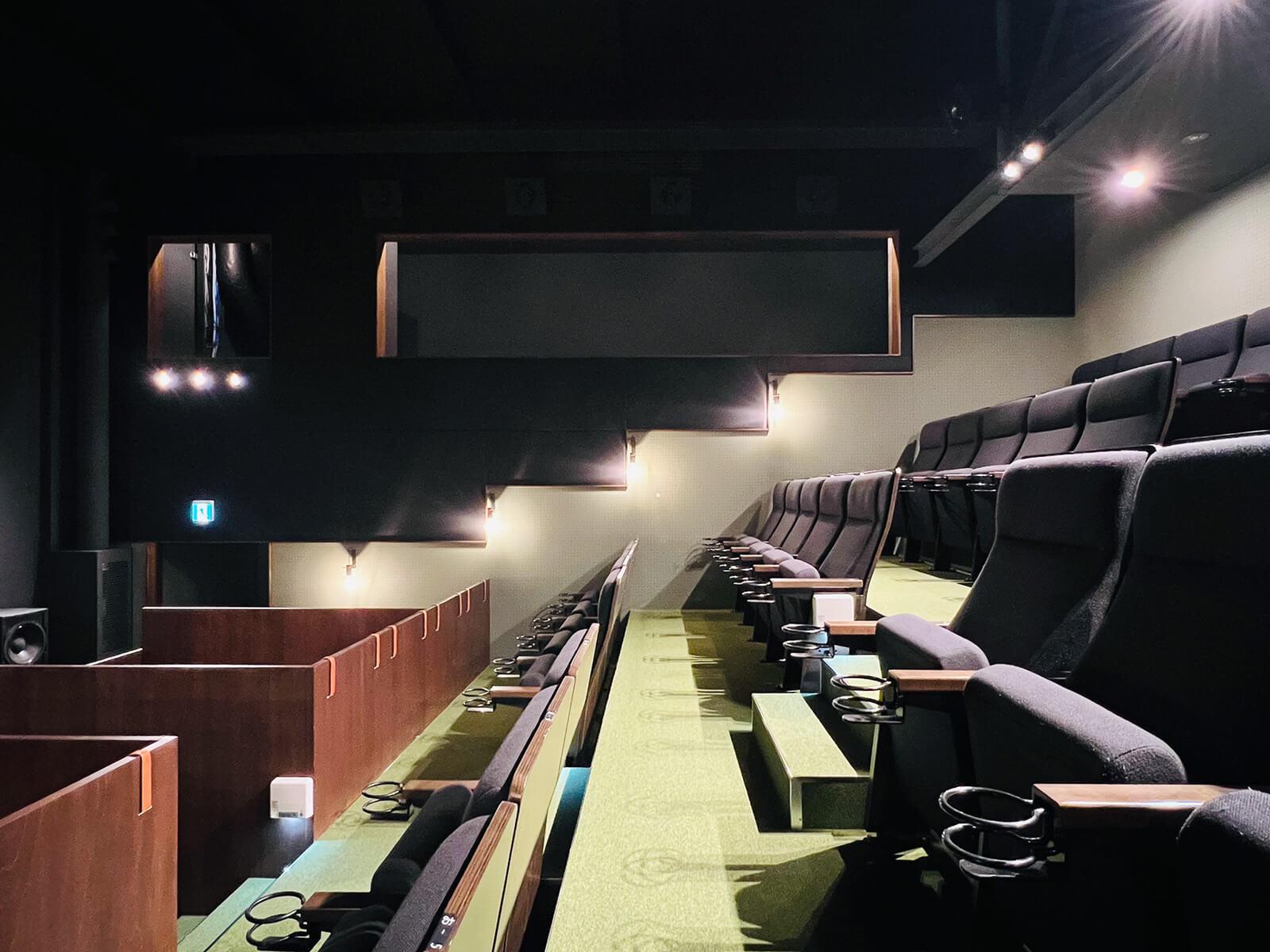 埼玉県さいたま市大宮区桜木町の賃貸物件/座席は山形県鶴岡市の映画館で使用されていたものを譲り受けました
