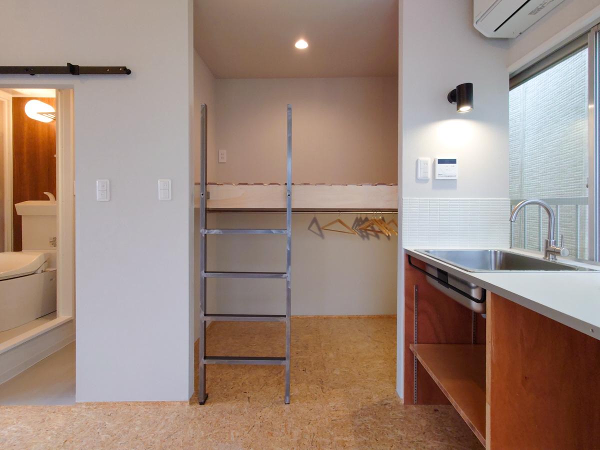 板橋区大谷口上町の賃貸物件/上をロフト、下をクローゼット（物置など）として利用できます