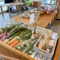 埼玉県比企郡鳩山町楓ケ丘の売買物件/鳩山町コミュニティ・マルシェの中では、新鮮な地元野菜が買える。他にも焼き菓子があったり、小物があったり。ランチも手頃に食べられます
