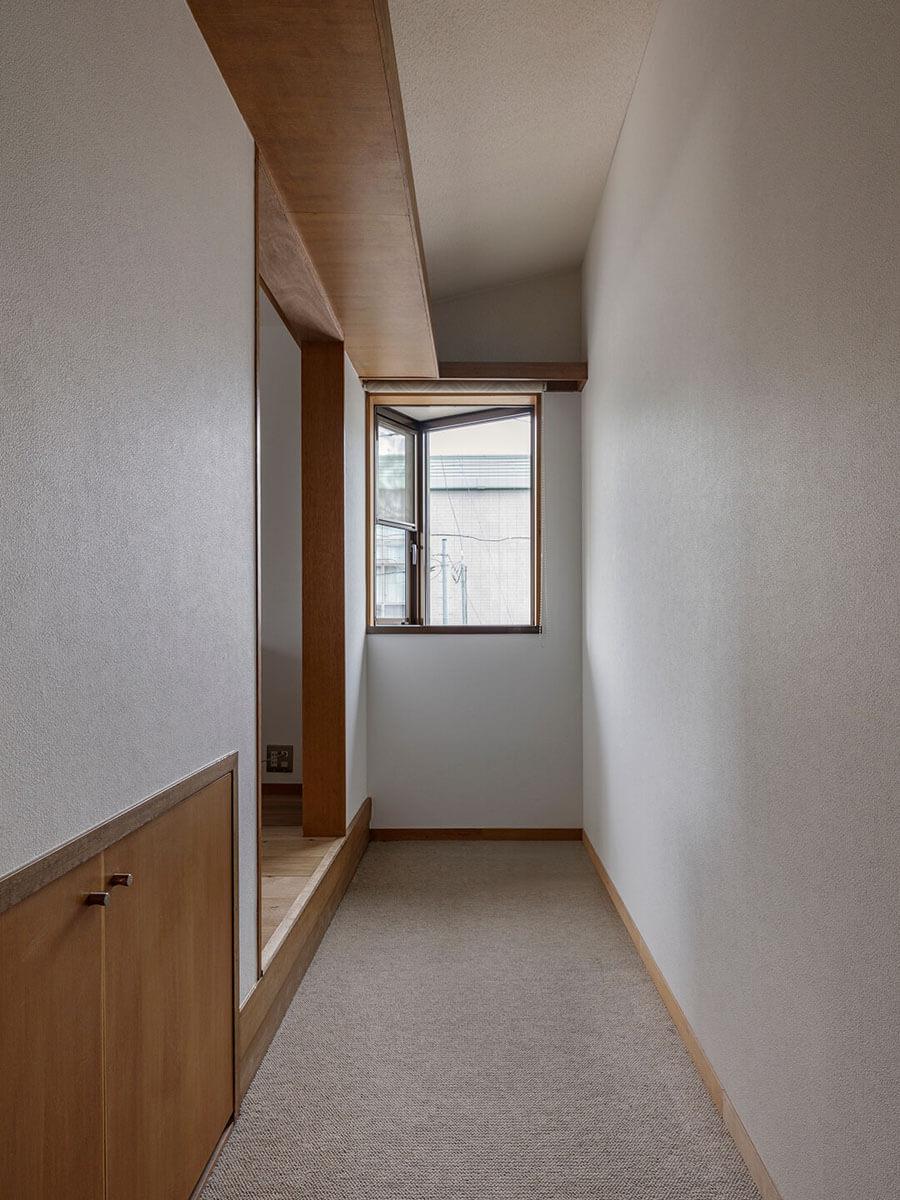 杉並区今川の賃貸物件/room2 / 扉を開け通路のような専有スペースを通って左側に部屋が展開 