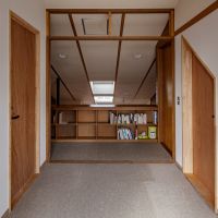 杉並区今川の賃貸物件/本棚を前にした小さなスペースは読書にうってつけの居場所