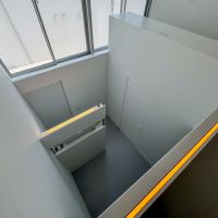世田谷区赤堤の賃貸物件/下駄箱上部にも2Fと同じ調光可能なライトが埋め込まれていて、このライトも2階のスイッチで調光が可能