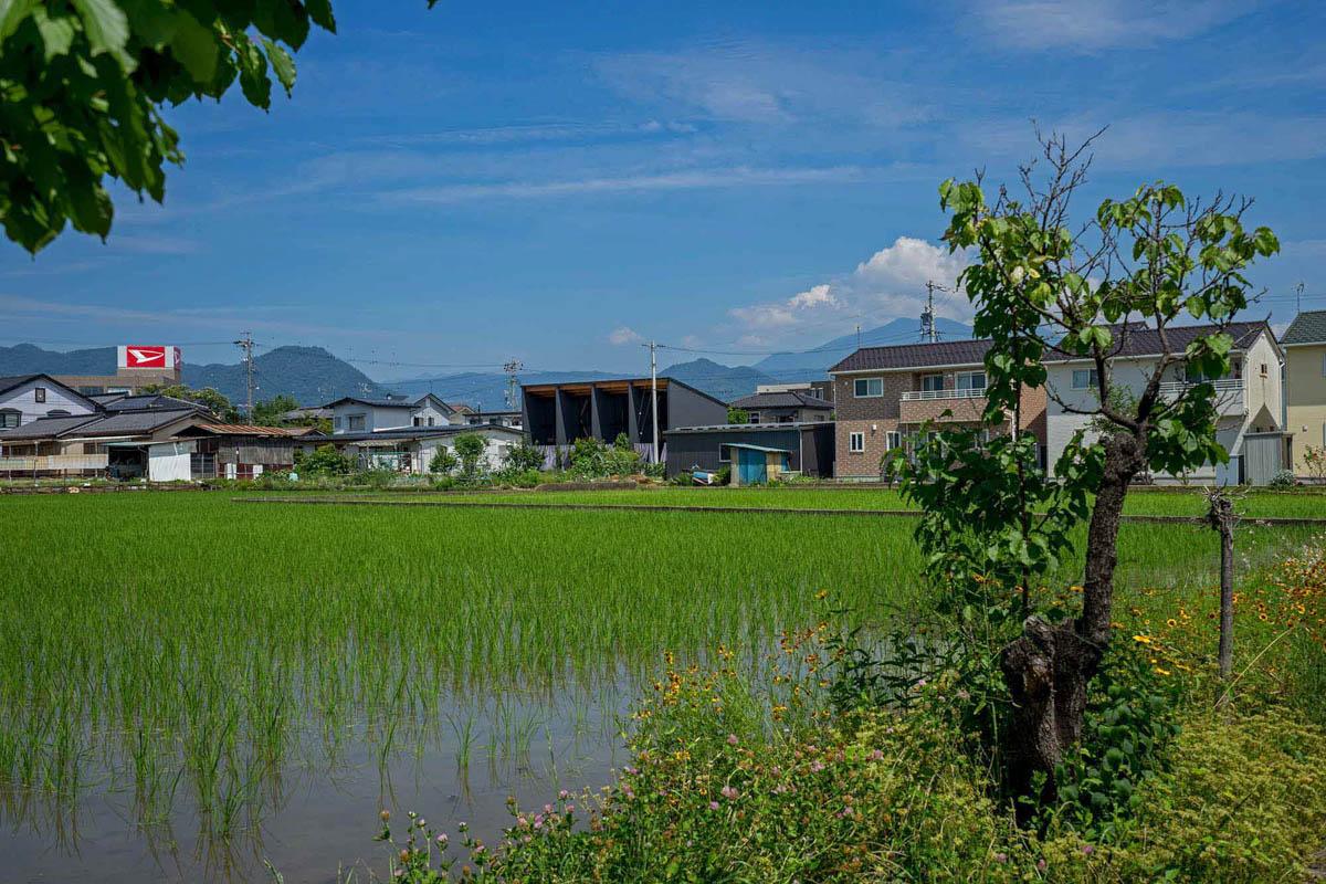 長野市大字稲葉の賃貸物件/建物の南側は農地が広がり、穏やかな環境