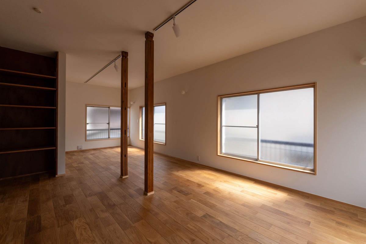 練⾺区下石神井の賃貸物件/スタイリングなしの写真。部屋はオープンなワンルームのつくりなので、家具などで緩やかにゾーニングするのがおすすめ