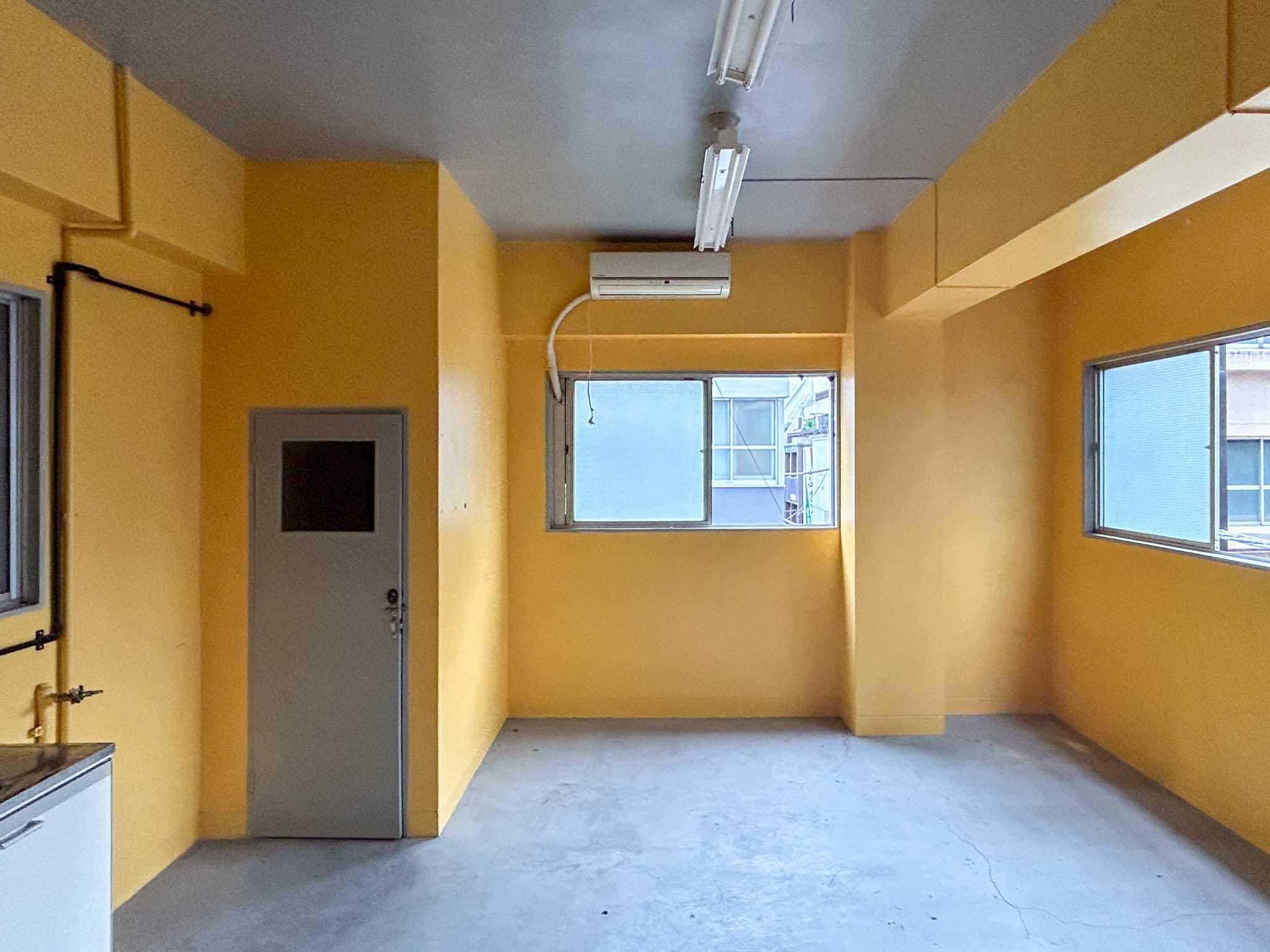 中央区日本橋馬喰町の賃貸物件/3階：トイレとミニキッチンがあるフロア