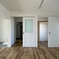 立川市幸町の賃貸物件/ウォークインクローゼットにはリビングと廊下の2方向からアクセス可能