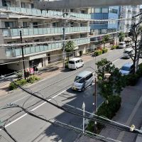 杉並区高円寺南の賃貸物件/302：全面道路は高南通り。室内にいれば車の走行音はあまり気にならないと思います