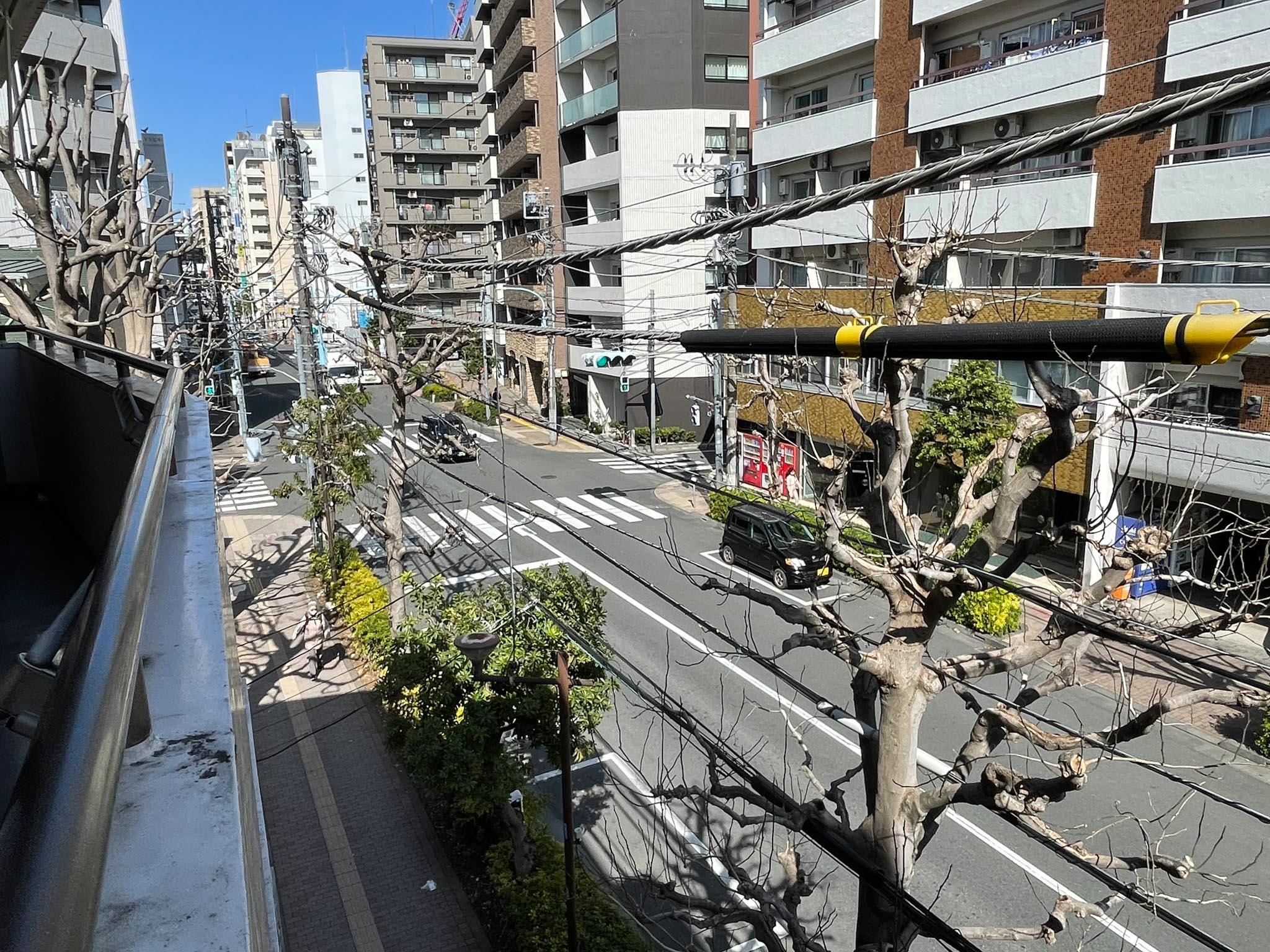杉並区高円寺南の賃貸物件/303：同じく、ベランダから高南通りが見えます
