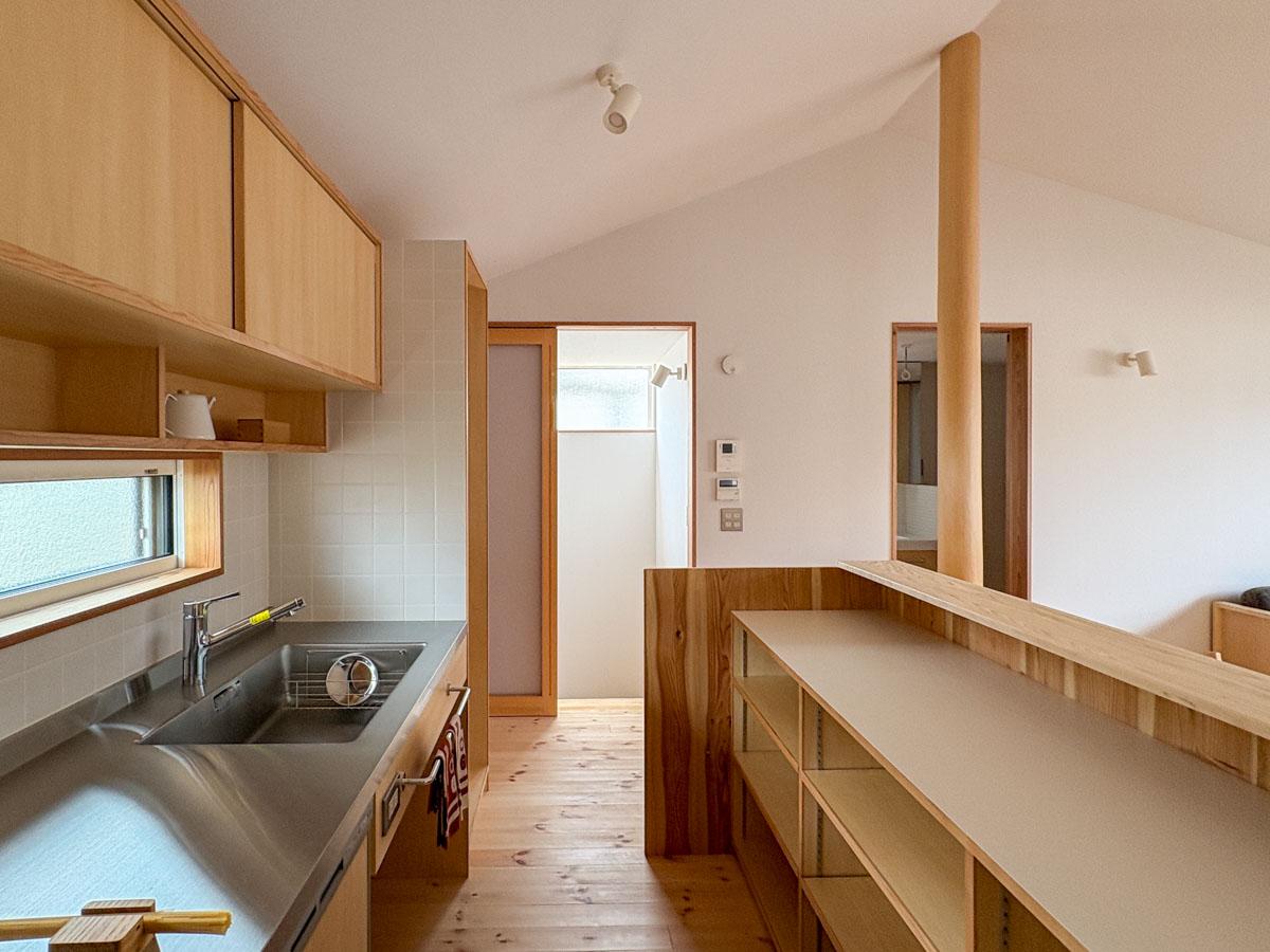 東久留米市小山の売買物件/シンク側に窓があり、自然光がよく入るので料理が楽しくなりそう