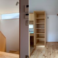 東久留米市小山の売買物件/左：2階と1階を繋ぐ階段には窓があり、朝日が入ってくる　右：キッチン横の収納　空いている部分は冷蔵庫置き場