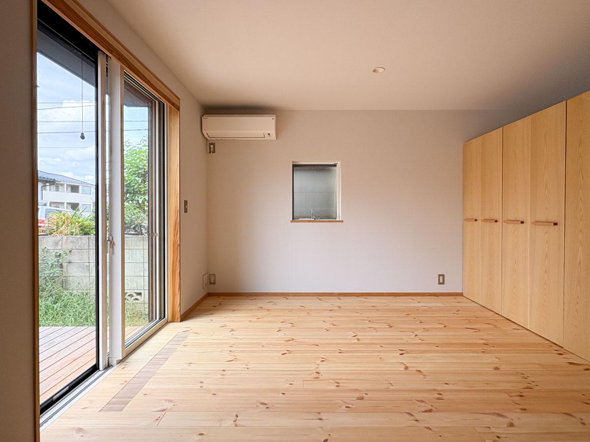 東久留米市小山の売買物件/1階は壁はあえて立てず、収納家具で仕切っている