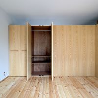 東久留米市小山の売買物件/パカっと開くとこんな感じ　収納ユニットひとつのサイズは縦1800&times;幅760&times;奥行き630