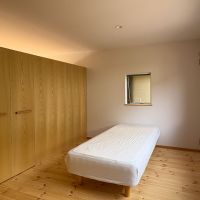 東久留米市小山の売買物件/収納の裏側はこんな感じ　窓もあるし電気配線も考えられている