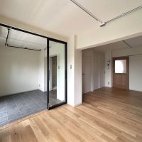 武蔵野市境の賃貸物件/D: 気分が変わるインナーバルコニーはリモートワークの特等席にも