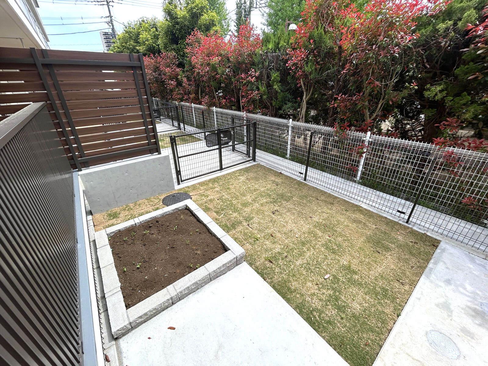 武蔵野市境の賃貸物件/家庭菜園ができる土のコーナーがある庭（ADタイプの1F専用庭）