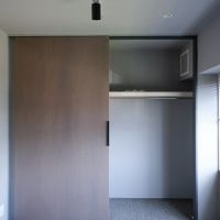 目黒区中目黒の賃貸物件/LDK側の洋室。クローゼット内部