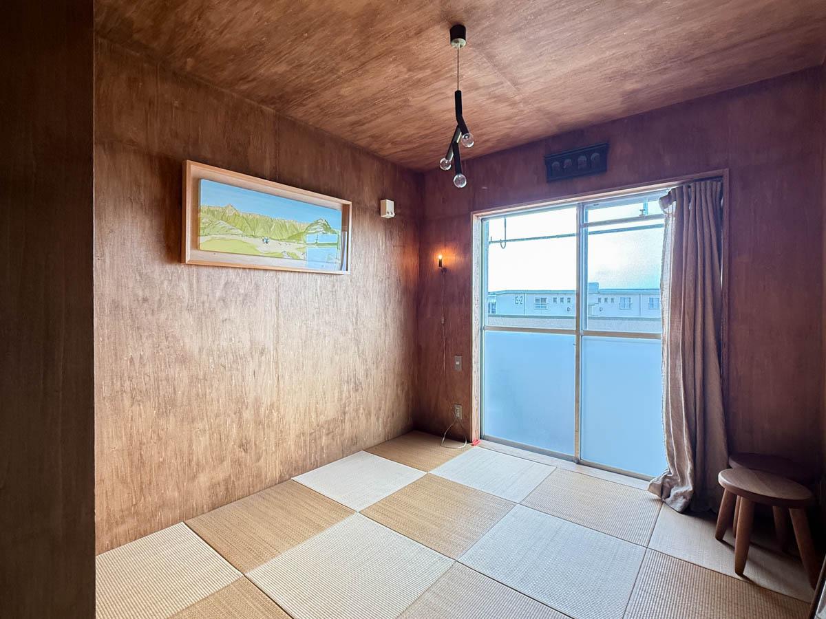 千葉県美浜区幸町の売買物件/こちらは5畳の個室。各部屋に窓があって明るい室内です