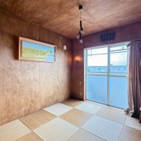 千葉県美浜区幸町の売買物件/こちらは5畳の個室。各部屋に窓があって明るい室内です